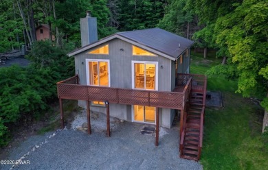 Welcome to this spacious and inviting 4-bedroom, 2-bath home - photo 3