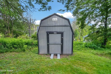 Welcome to this spacious and inviting 4-bedroom, 2-bath home - photo 8