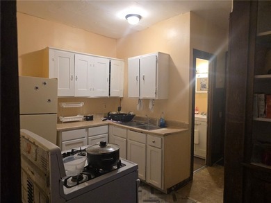Prime Investment Opportunity in Beechwood - Turn-Key 3-Unit - photo 6
