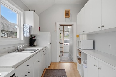 Plain and Simple...this is THE PERFECT COTTAGE in an IDEAL BEACH - photo 13