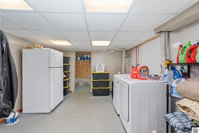Low-maintenance home close to the water! This one delivers - photo 14