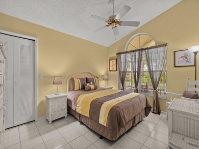 Beautiful move-in ready villa located in Kings Isle, a desirable - photo 16