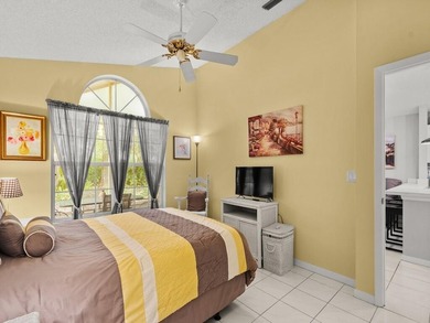 Beautiful move-in ready villa located in Kings Isle, a desirable - photo 17