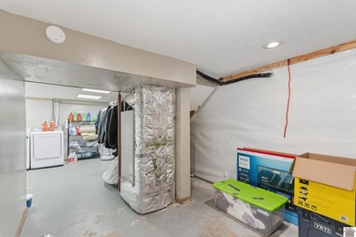 Low-maintenance home close to the water! This one delivers - photo 17