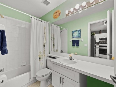 Beautiful move-in ready villa located in Kings Isle, a desirable - photo 18