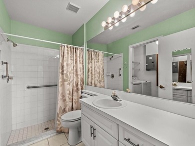 Beautiful move-in ready villa located in Kings Isle, a desirable - photo 21