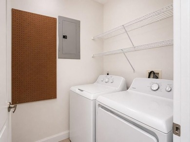 Beautiful move-in ready villa located in Kings Isle, a desirable - photo 22
