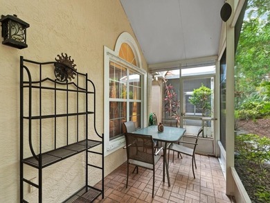 Beautiful move-in ready villa located in Kings Isle, a desirable - photo 25
