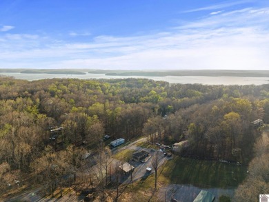 Low-maintenance home close to the water! This one delivers - photo 28