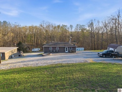 Low-maintenance home close to the water! This one delivers - photo 32