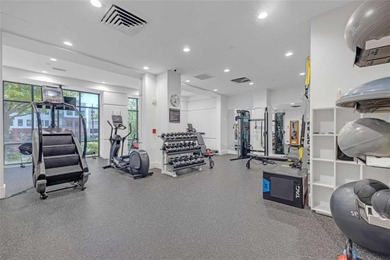 The Oaks at Buckhead Live the high life in the heart of Buckhead