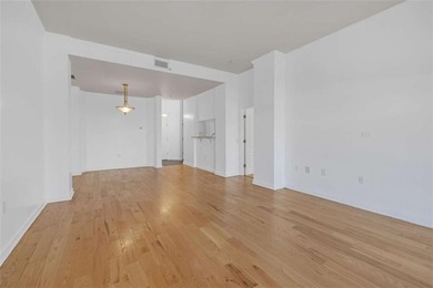 The Oaks at Buckhead Live the high life in the heart of Buckhead