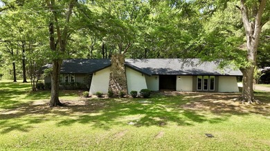 Welcome to this beautiful, completely renovated from top to - photo 1