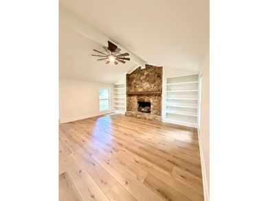 Welcome to this beautiful, completely renovated from top to - photo 7
