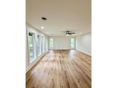 Welcome to this beautiful, completely renovated from top to - photo 9