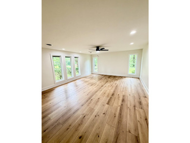 Welcome to this beautiful, completely renovated from top to - photo 10
