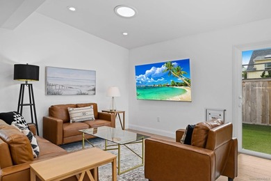 Vaulted ceilings, wide-plank floors, a polished granite - photo 11
