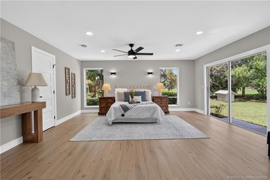 Completely renovated estate in the sought-after gated community - photo 12