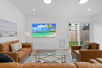 Vaulted ceilings, wide-plank floors, a polished granite - photo 12