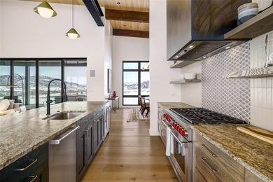 Welcome to this newly constructed home for all seasons in Alpine - photo 12