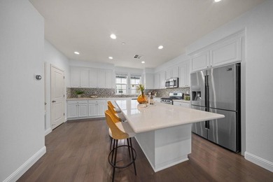 Modern Luxury Meets Everyday Convenience in the Highly Desirable - photo 15