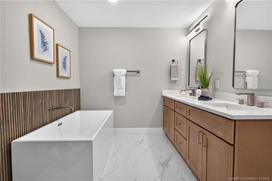 Completely renovated estate in the sought-after gated community - photo 15