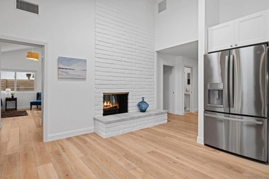 Vaulted ceilings, wide-plank floors, a polished granite - photo 15