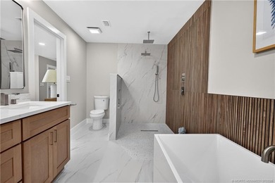 Completely renovated estate in the sought-after gated community - photo 16