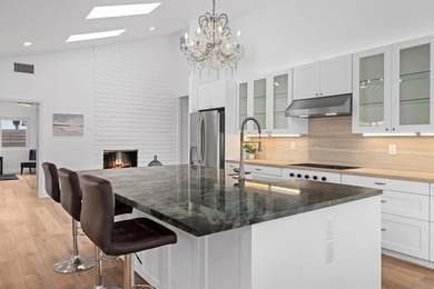 Vaulted ceilings, wide-plank floors, a polished granite - photo 16