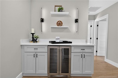 Completely renovated estate in the sought-after gated community - photo 17