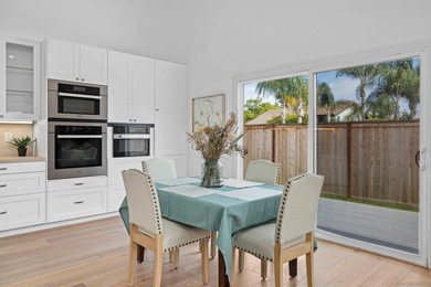 Vaulted ceilings, wide-plank floors, a polished granite - photo 17