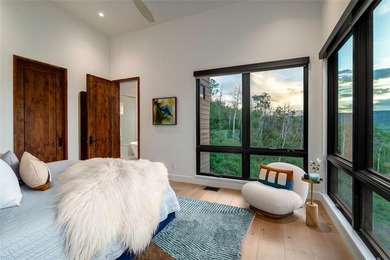 Welcome to this newly constructed home for all seasons in Alpine - photo 17