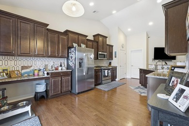 Welcome to this beautifully maintained 3-bedroom, 3-bath - photo 18