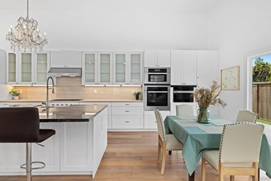 Vaulted ceilings, wide-plank floors, a polished granite - photo 18