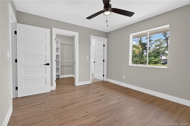 Completely renovated estate in the sought-after gated community - photo 20