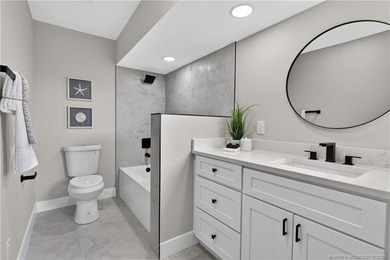 Completely renovated estate in the sought-after gated community - photo 21