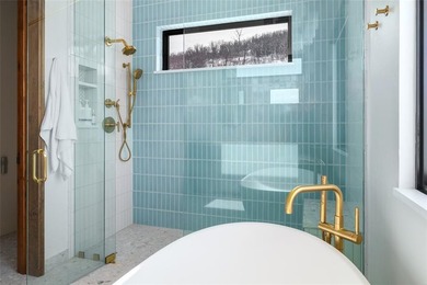 Welcome to this newly constructed home for all seasons in Alpine - photo 21
