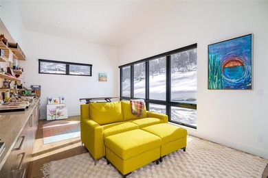 Welcome to this newly constructed home for all seasons in Alpine - photo 25