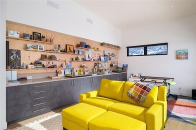 Welcome to this newly constructed home for all seasons in Alpine - photo 26