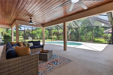 Completely renovated estate in the sought-after gated community - photo 27
