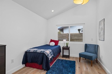Vaulted ceilings, wide-plank floors, a polished granite - photo 27