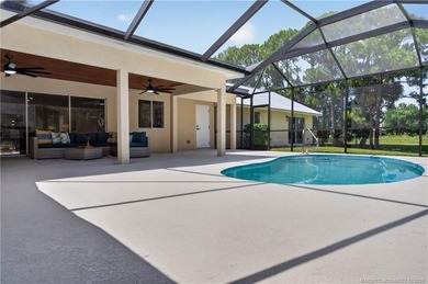 Completely renovated estate in the sought-after gated community - photo 28