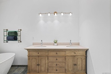 Vaulted ceilings, wide-plank floors, a polished granite - photo 28