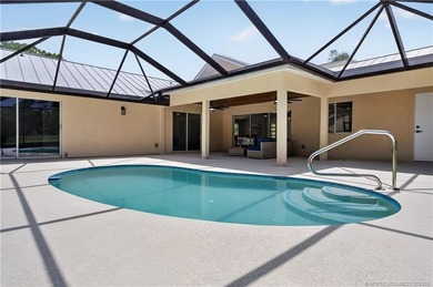 Completely renovated estate in the sought-after gated community - photo 29