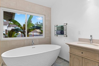 Vaulted ceilings, wide-plank floors, a polished granite - photo 29