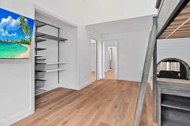 Vaulted ceilings, wide-plank floors, a polished granite - photo 31