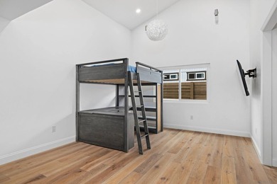 Vaulted ceilings, wide-plank floors, a polished granite - photo 32