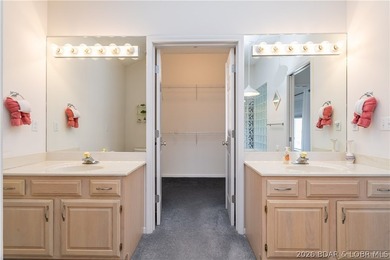 Experience lake life at its finest in this spacious 3-bedroom, 3 - photo 34