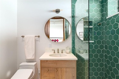 Welcome to this newly constructed home for all seasons in Alpine - photo 34