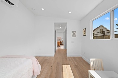 Vaulted ceilings, wide-plank floors, a polished granite - photo 35